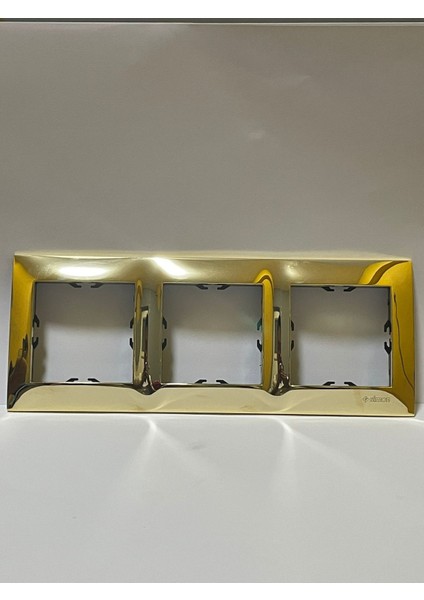 Metal Altın Üçlü Çerçeve