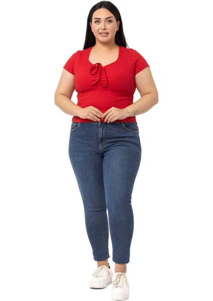 Büyük Beden Yarım Kollu Göğüste Bağcık Detaylı Kaşkorse Kırmızı Body