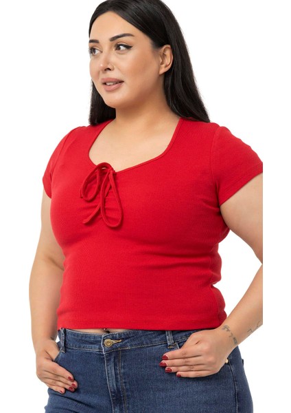 Büyük Beden Yarım Kollu Göğüste Bağcık Detaylı Kaşkorse Kırmızı Body