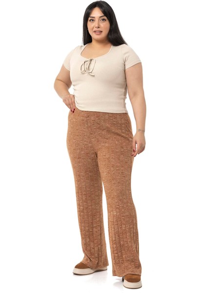 Büyük Beden Yarım Kollu Göğüste Bağcık Detaylı Kaşkorse Bej Rengi Body