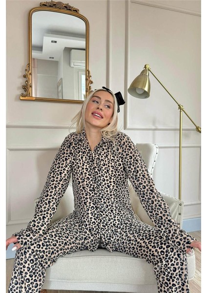 Kahve Tier Desenli Önden Düğmeli Peluş Polar Pijama Takımı