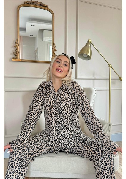 Kahve Tier Desenli Önden Düğmeli Peluş Polar Pijama Takımı fiyatları