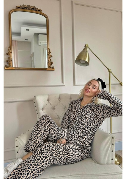 Kahve Tier Desenli Önden Düğmeli Peluş Polar Pijama Takımı modelleri