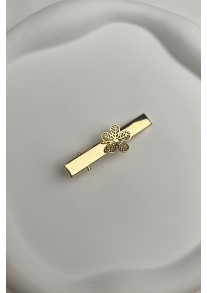 Altın Rengi Çiçek Detaylı Yan Toka (Ölçü:5 Cm)