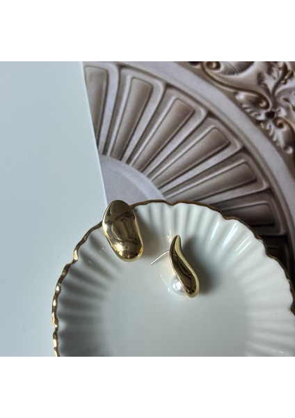 Gold Içi Incili Küpe
