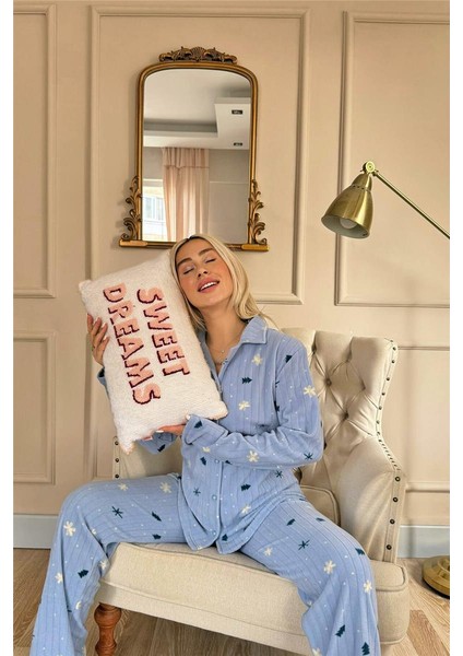 Mavi Çam Desenli Önden Düğmeli Peluş Polar Pijama Takımı modelleri