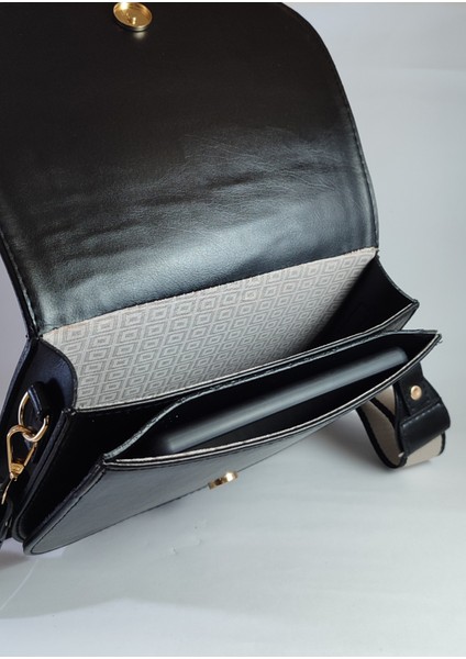 Kanvas Askılı Kapaklı Çanta fırsatları