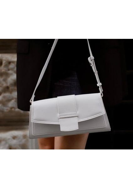 Sade Dikdörtgen Kapaklı Model Mıknatıs Kapamalı Kadın Omuz Çantası modelleri