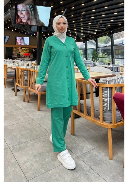 Düğmeli V Yakalı Sade Basic Eşofman Spor Ikili Takım - 3051 - Benetton Yeşil
