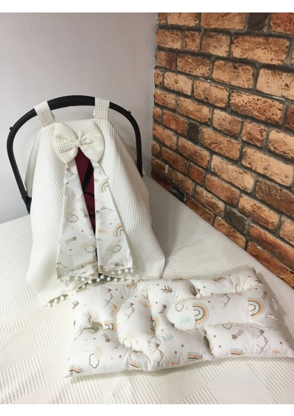 Krem Pikeli ve Poplin Kumaş, Ponponlu Puset Örtüsü ve Puset Minderi 2'li Set fiyatları