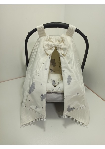 Krem Pikeli ve Poplin Kumaş, Ponponlu Puset Örtüsü ve Puset Minderi 2'li Set