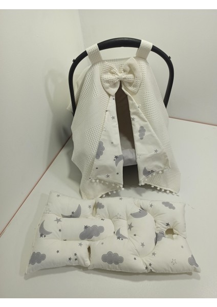 Krem Pikeli ve Poplin Kumaş, Ponponlu Puset Örtüsü ve Puset Minderi 2'li Set fiyatları