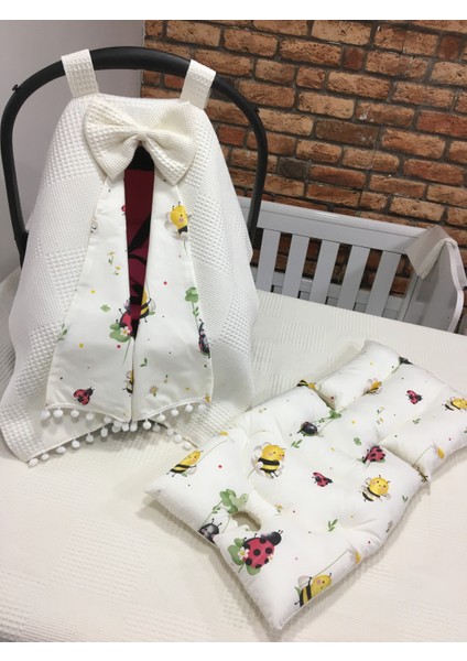 Buse Baby Home Krem Pikeli ve Poplin Kumaş, Ponponlu Puset Örtüsü ve Puset Minderi 2'li Set