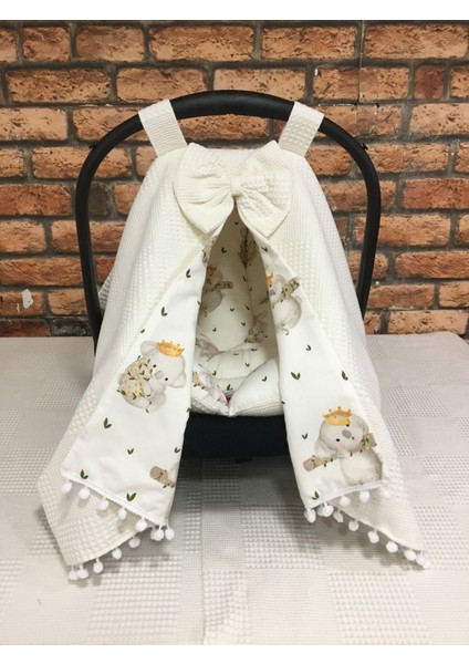 Krem Pikeli ve Poplin Kumaş, Ponponlu Puset Örtüsü ve Puset Minderi 2'li Set