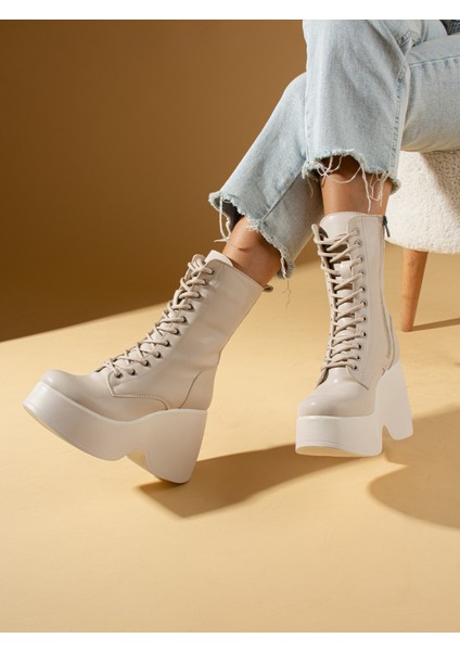 Laura Ekru Kadın Bot