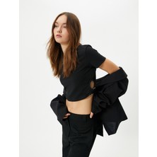 Koton Crop Tişört Pencere Detaylı Kısa Kollu Bisiklet Yaka Pamuklu
