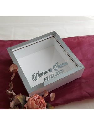 Verda Çerçeve 25X25 cm  Isimli Beyaz-Füme Yarı Pleksi Kaplamalı Derin Anı Çerçevesi! Gül Kutusu! Ledsiz