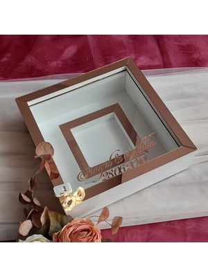 Verda Çerçeve 25X25 cm Fotoğraf Bölümlü Ledli Isimli Beyaz-Rose Yarı Pleksi Kaplamalı Derin Anı Çerçevesi! Gül Kutusu!