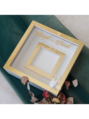 Verda Çerçeve 25X25 cm Fotoğraf Bölümlü Ledli Isimli Beyaz-Gold Yarı Pleksi Kaplamalı Derin Anı Çerçevesi! Gül Kutusu!