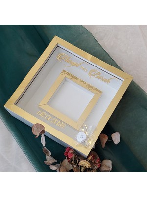 Verda Çerçeve 25X25 cm Fotoğraf Bölümlü Ledli Isimli Beyaz-Gold Yarı Pleksi Kaplamalı Derin Anı Çerçevesi! Gül Kutusu!