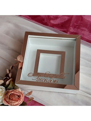 Verda Çerçeve 25X25 cm Fotoğraf Bölümlü Isimli Beyaz-Rose Yarı Pleksi Kaplamalı Derin Anı Çerçevesi! Gül Kutusu! Ledsiz