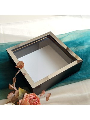Verda Çerçeve 25X25 cm Fotoğraf Bölümlü Siyah-Gümüş Yarı Pleksi Kaplamalı Derin Anı Çerçevesi! Gül Kutusu! Ledsiz Isimsiz
