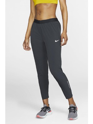 Nike Essential Kadın Koşu Yürüyüş Pantolonu 7/8 Modeli Rahat Tasarım ve Kalıp