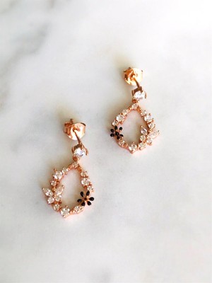 Birtekbana Kelebek Taşlı Küpe