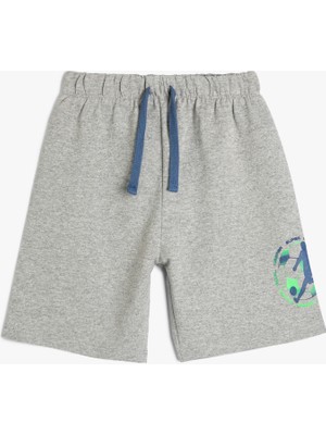 Koton Futbol Temalı Baskı Detaylı Beli Bağlamalı Şort Erkek Çocuk Gri Renk Rahat Kesim