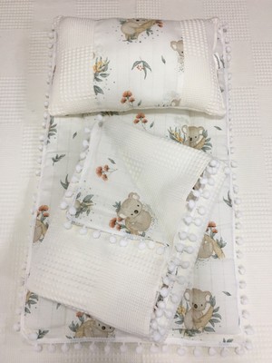 Buse Baby Home Krem , Müslin ve Ponponlu Alt Açma , Yastık ve Battaniye 3'lü Set