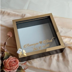Verda Çerçeve 25X25 cm Ledli Isimli Siyah-Gold Yarı Pleksi Kaplamalı Derin Anı Çerçevesi! Gül Kutusu!