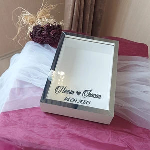 Verda Çerçeve 25X35 cm Ledli Isimli Beyaz-Füme Yarı Pleksi Kaplamalı Derin Anı Çerçevesi! Gül Kutusu!