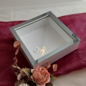 Verda Çerçeve 25X35 cm  Ledli Beyaz-Füme Yarı Pleksi Kaplamalı Derin Anı Çerçevesi! Gül Kutusu! Isimsiz