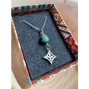 Doğal Taş Dünyası Sertifikalı Orijinal Doğal Taş Zümrüt Taşı Kolye Zincir Dahil Yonca Sallantı Detaylı Koşulsuz Aşk Taşı Zümrüt