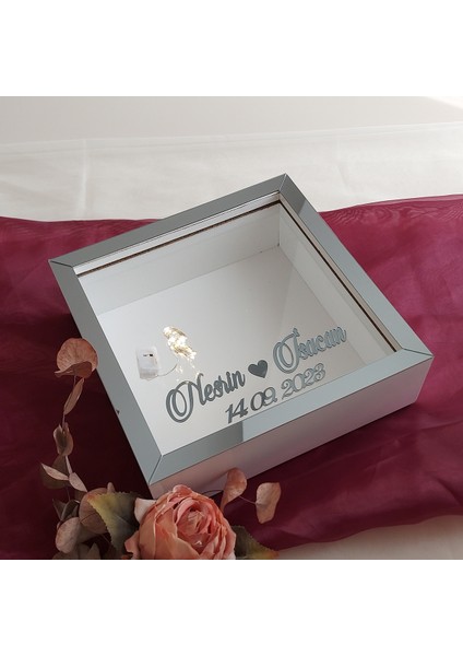 25X25 cm Ledli Isimli Beyaz-Füme Yarı Pleksi Kaplamalı Derin Anı Çerçevesi! Gül Kutusu!