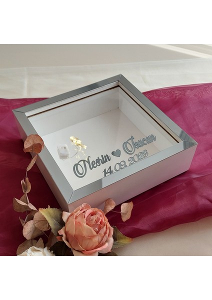 25X25 cm Ledli Isimli Beyaz-Füme Yarı Pleksi Kaplamalı Derin Anı Çerçevesi! Gül Kutusu! modelleri