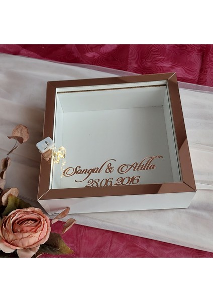 25X25 cm Ledli Isimli Beyaz-Rose Yarı Pleksi Kaplamalı Derin Anı Çerçevesi! Gül Kutusu! fırsatları
