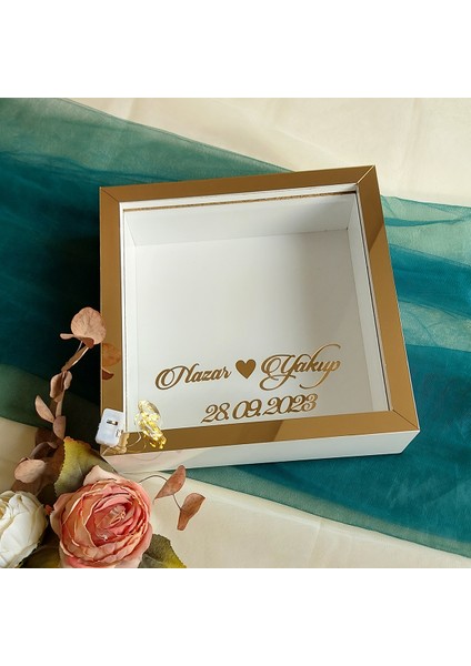 25X25 cm Ledli Isimli Beyaz-Gold Yarı Pleksi Kaplamalı Derin Anı Çerçevesi! Gül Kutusu!