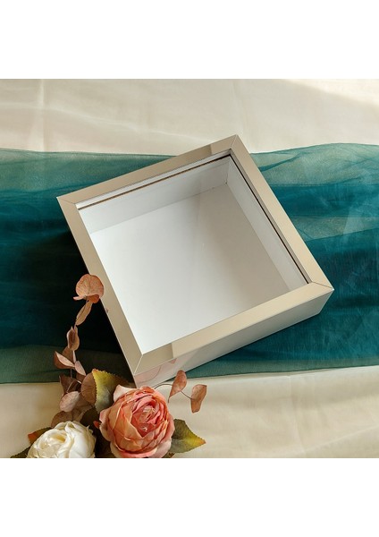 25X25 cm Beyaz-Gümüş Yarı Pleksi Kaplamalı Derin Anı Çerçevesi! Gül Kutusu! Ledsiz Isimsiz fiyatları