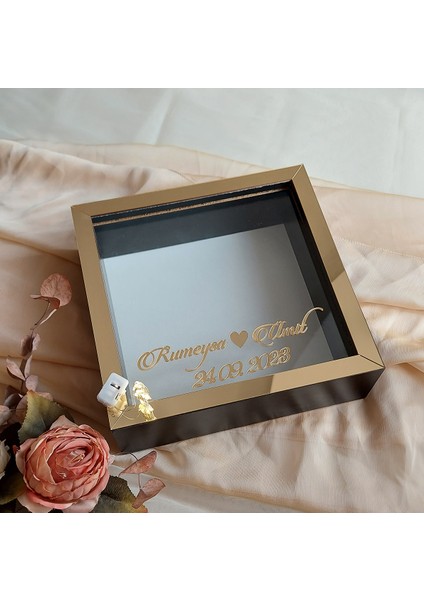 25X25 cm Ledli Isimli Siyah-Gold Yarı Pleksi Kaplamalı Derin Anı Çerçevesi! Gül Kutusu!