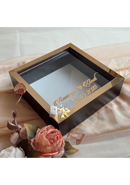 25X25 cm Ledli Isimli Siyah-Gold Yarı Pleksi Kaplamalı Derin Anı Çerçevesi! Gül Kutusu! modelleri
