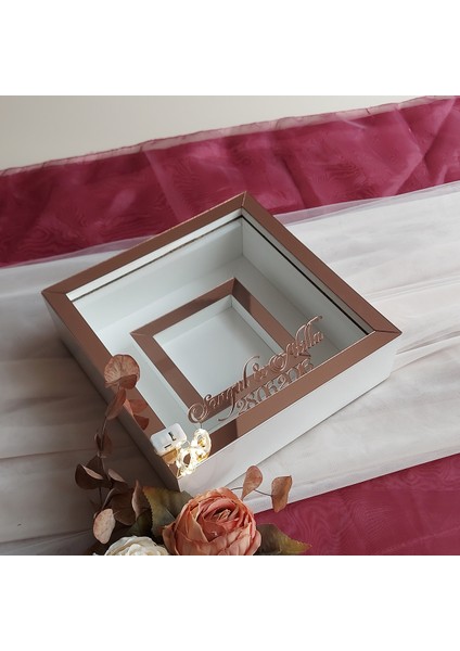 25X25 cm Fotoğraf Bölümlü Ledli Isimli Beyaz-Rose Yarı Pleksi Kaplamalı Derin Anı Çerçevesi! Gül Kutusu! fırsatları