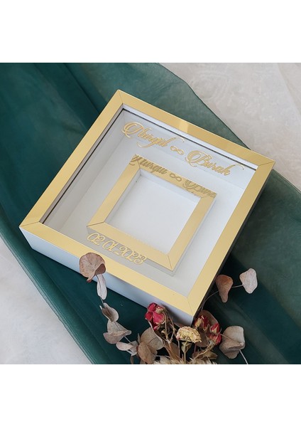 25X25 cm Fotoğraf Bölümlü Isimli Beyaz-Gold Yarı Pleksi Kaplamalı Derin Anı Çerçevesi! Gül Kutusu! Ledsiz fırsatları