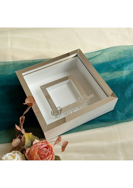 25X25 cm Fotoğraf Bölümlü Isimli Beyaz-Gümüş Yarı Pleksi Kaplamalı Derin Anı Çerçevesi! Gül Kutusu! Ledsiz modelleri