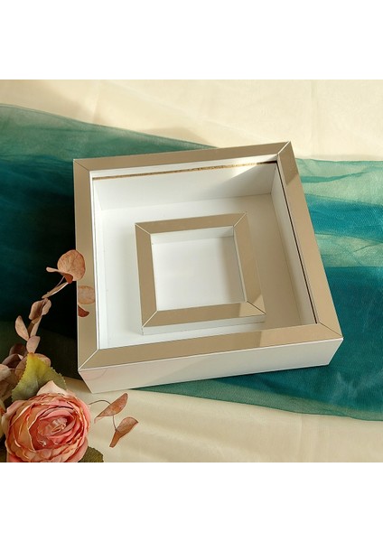 25X25 cm Fotoğraf Bölümlü Beyaz-Gümüş Yarı Pleksi Kaplamalı Derin Anı Çerçevesi! Gül Kutusu! Ledsiz Isimsiz fiyatları
