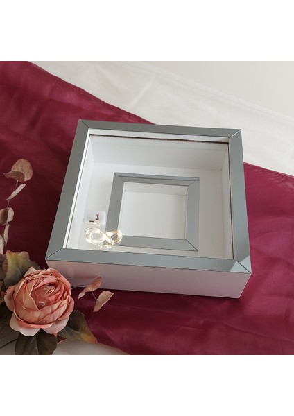 25X25 cm Fotoğraf Bölümlü Ledli Beyaz-Füme Yarı Pleksi Kaplamalı Derin Anı Çerçevesi! Gül Kutusu! Isimsiz