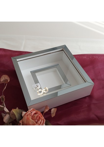 25X25 cm Fotoğraf Bölümlü Ledli Beyaz-Füme Yarı Pleksi Kaplamalı Derin Anı Çerçevesi! Gül Kutusu! Isimsiz fırsatları