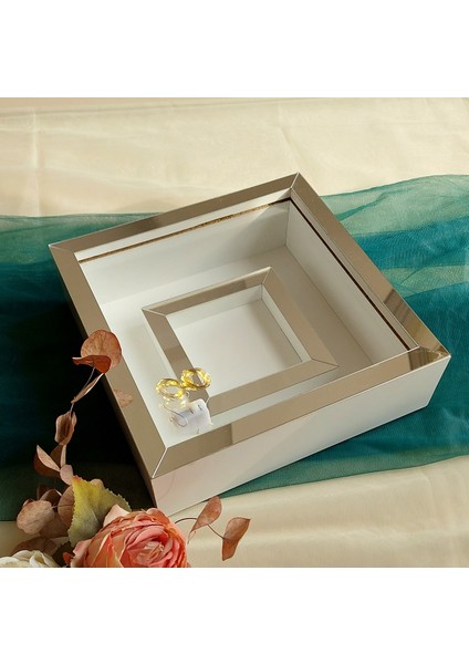 25X25 cm Fotoğraf Bölümlü Ledli Beyaz-Gümüş Yarı Pleksi Kaplamalı Derin Anı Çerçevesi! Gül Kutusu! Isimsiz fırsatları