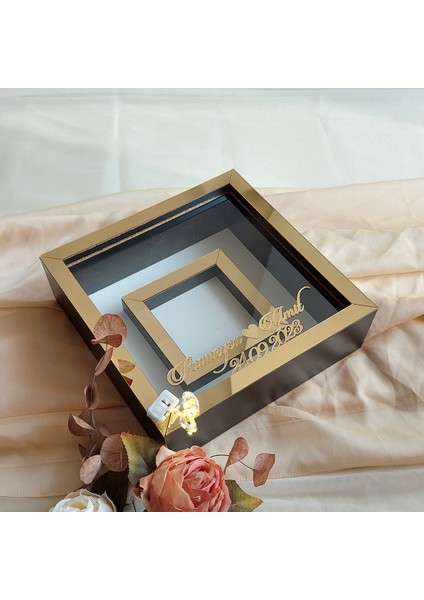 25X25 cm Fotoğraf Bölümlü Ledli Isimli Siyah-Gold Yarı Pleksi Kaplamalı Derin Anı Çerçevesi! Gül Kutusu! fiyatları