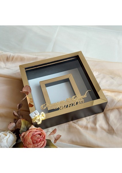 25X25 cm Fotoğraf Bölümlü Ledli Isimli Siyah-Gold Yarı Pleksi Kaplamalı Derin Anı Çerçevesi! Gül Kutusu! modelleri